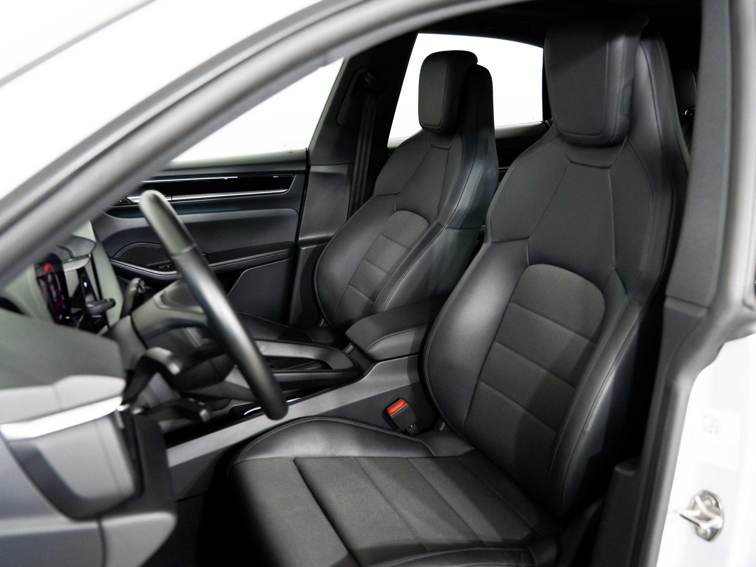 PORSCHE MACAN - One MACAN